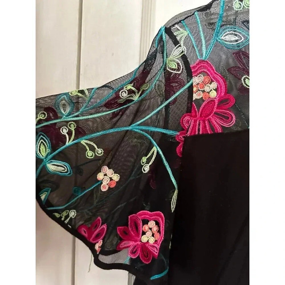 Kim & Cami Women’s size medium floral top - Picture 3 of 6